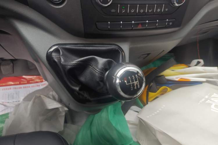 Used Foton Toano 2022 2.0T Manual Urban Edition Short Wheelbase Mid-Height Design Rear Single Tire 5/6/9-Seater Configuration 4F20TC3