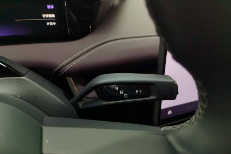 Used Xiaomi Auto SU7 2024 Four-Wheel Drive Ultra-Long Range Advanced Intelligent Driving Max Edition Gear Lever