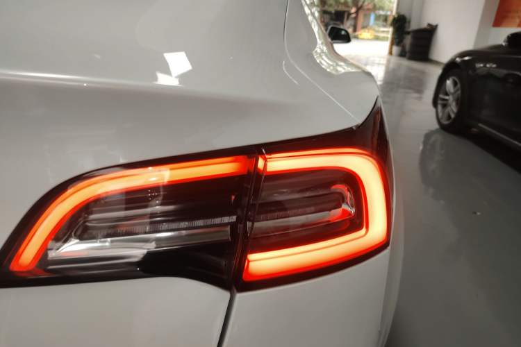 Used Tesla Model 3 2019 Standard Range Rear-Drive Upgraded Version Right Rear Taillight