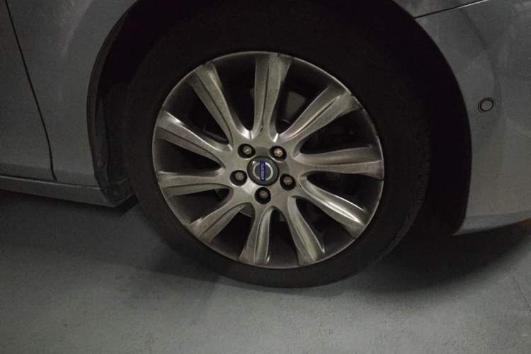 Used Volvo V40 2013 2.0T Zhiya Edition
