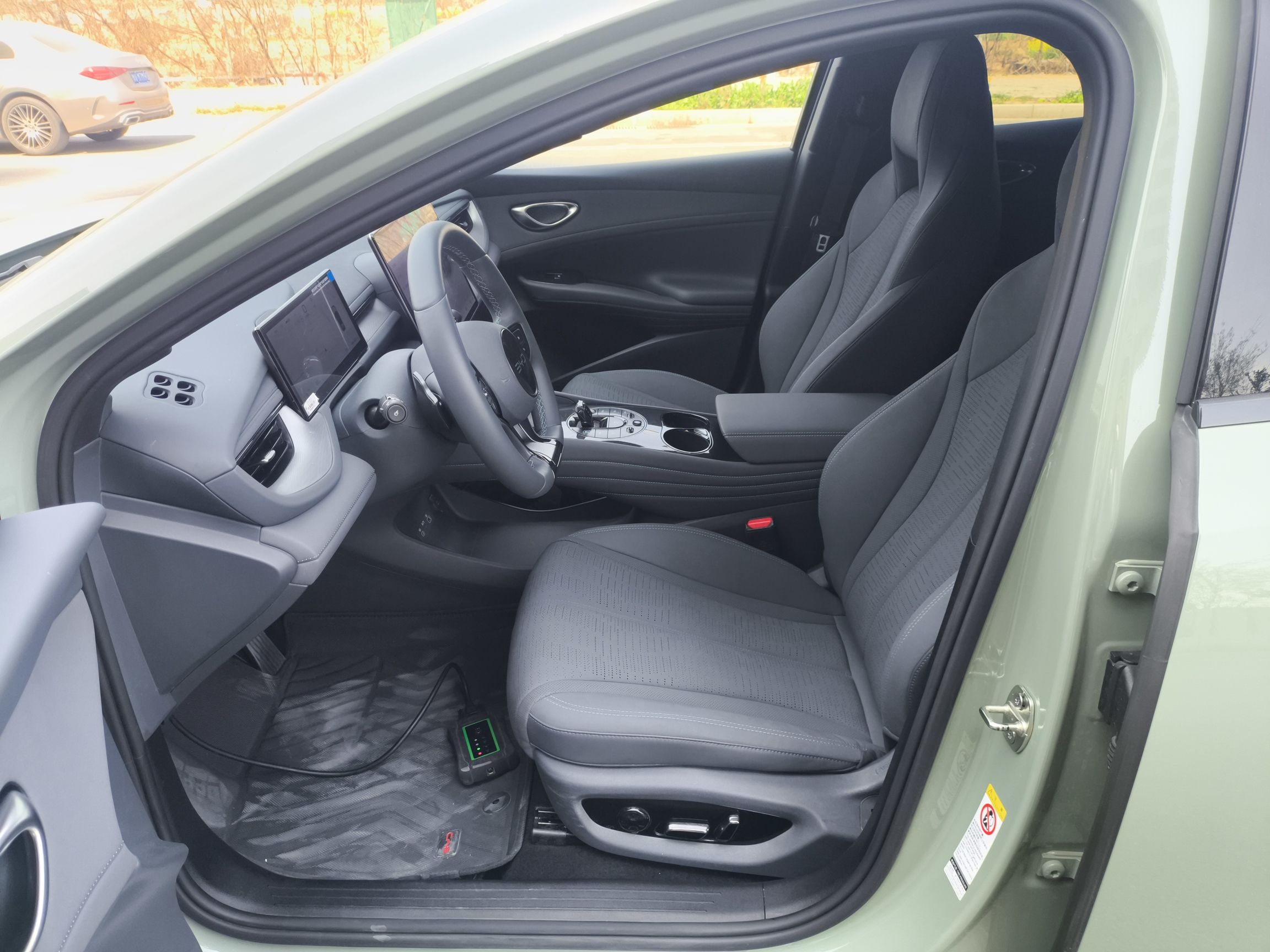 Переднее сиденье в автомобиле