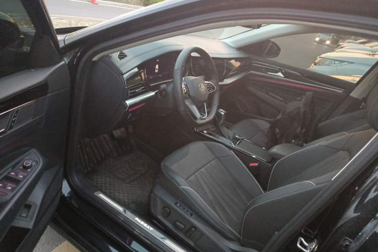 Used Volkswagen Passat 2023 Facelift 330TSI Luxury Edition