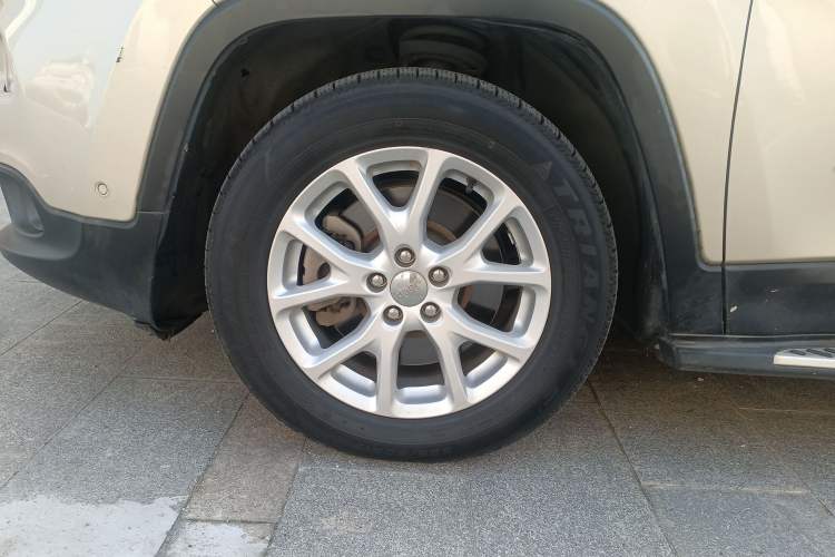 Used Jeep Cherokee 2016 2.4L Leading Edition
