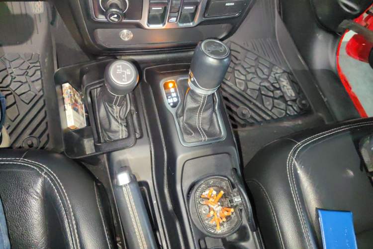 Used Jeep Wrangler 2019 2.0T Sahara Four-Door Version China VI Emission Standard