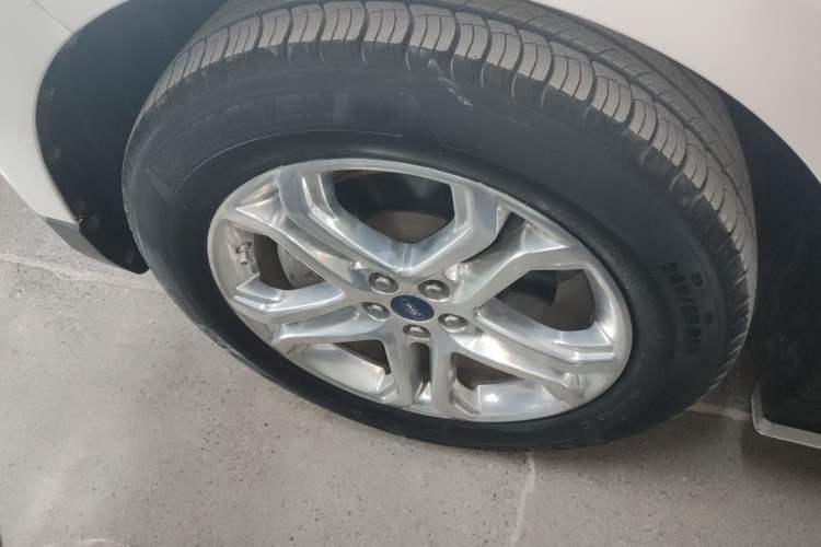 Used Ford Edge 2015 2.0T GTDi 4x4 High-Grade Model
