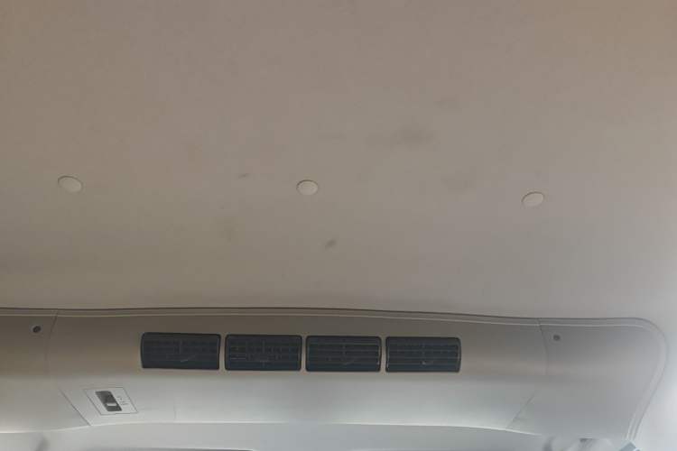 Used CHANGAN KAICHENG Ruixing M60 2023 1.6L CNG Comfort-Grade 6-Seater Passenger Vehicle
