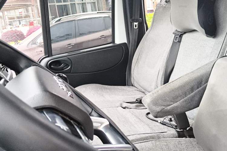 Used JMC Fushun 2023 2.0T Manual Mid-Drive Mid-Roof Commercial Multi-Purpose 7-Seater Passenger Vehicle Left Front Seat