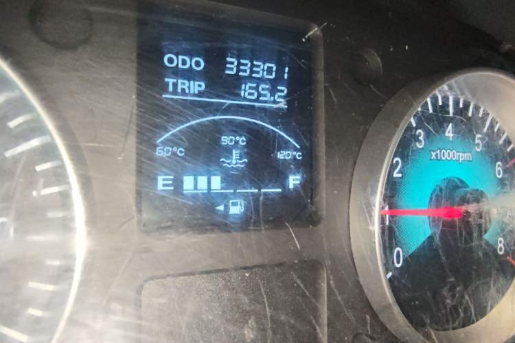 Used Jinbei Gold Hiace 2023 1.5L Passenger Van Travel Lion 5/6/7-Seater with Central Air Conditioning
