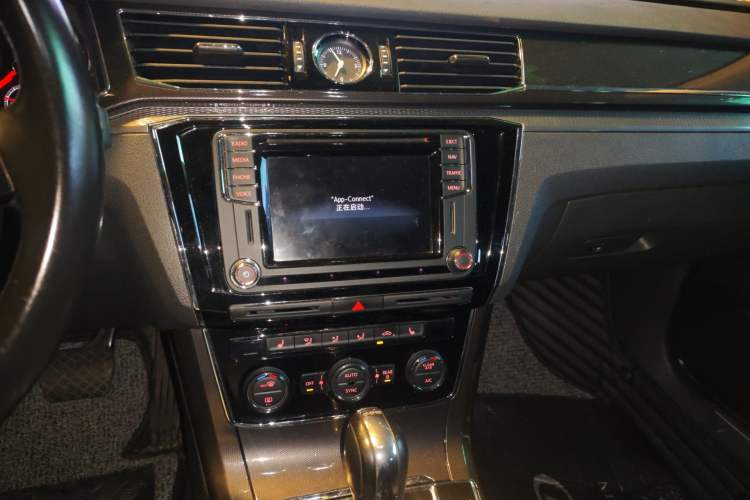 Used Volkswagen Passat 2017 330TSI DSG Luxury Edition
