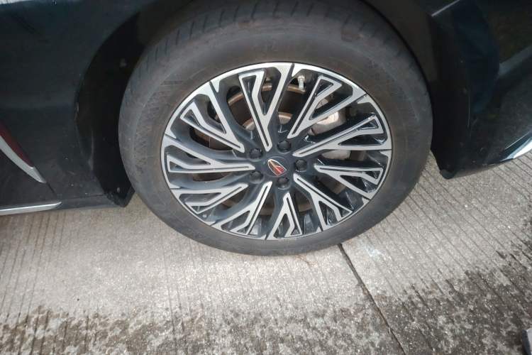 Used Hongqi H5 2024 2.0T Automatic Smart Connect Flagship Edition Right Front Wheel Hub