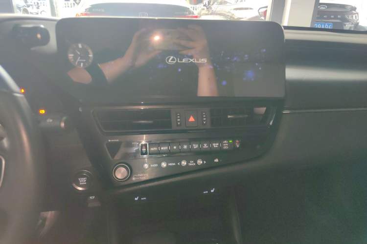 Used Lexus ES 2022 200 Excellence Edition Audio And AC Panel