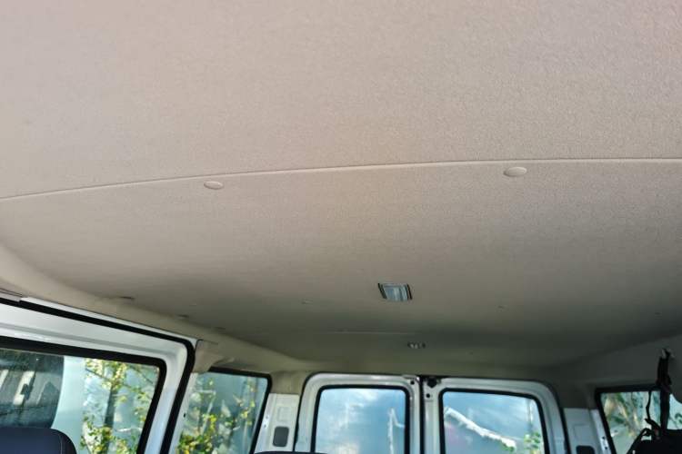 Used SAIC MAXUS Xintu V80 2023 2.0T Manual Classic Aoyuntong Short Wheelbase Ultra-Low Roof 5/6-Seater Headliner