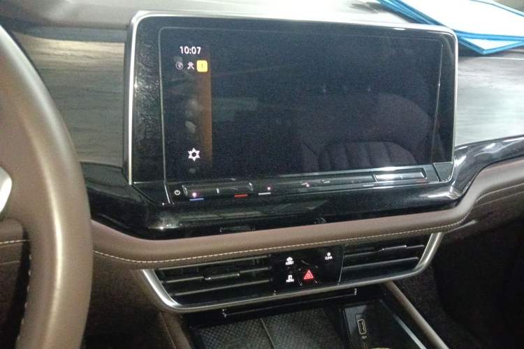 Used Volkswagen Viloran 2024 330TSI Luxury Edition Audio And AC Panel