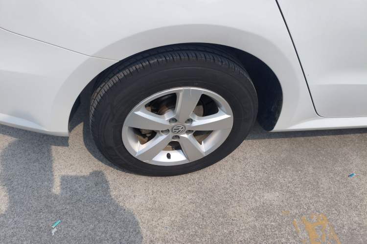 Used Volkswagen Gran Lavida 2015 1.6L Automatic Fashion Edition Right Rear Wheel Hub