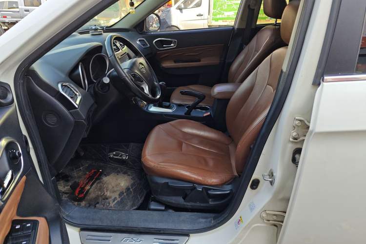 Used GAC Trumpchi GS5 2013 2.0L Manual Two-Wheel Drive Special Edition in Light Interior