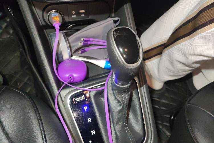 Used Hyundai Verna (new generation) 2016 1.4L Automatic Cool Edition GLS Gear Lever