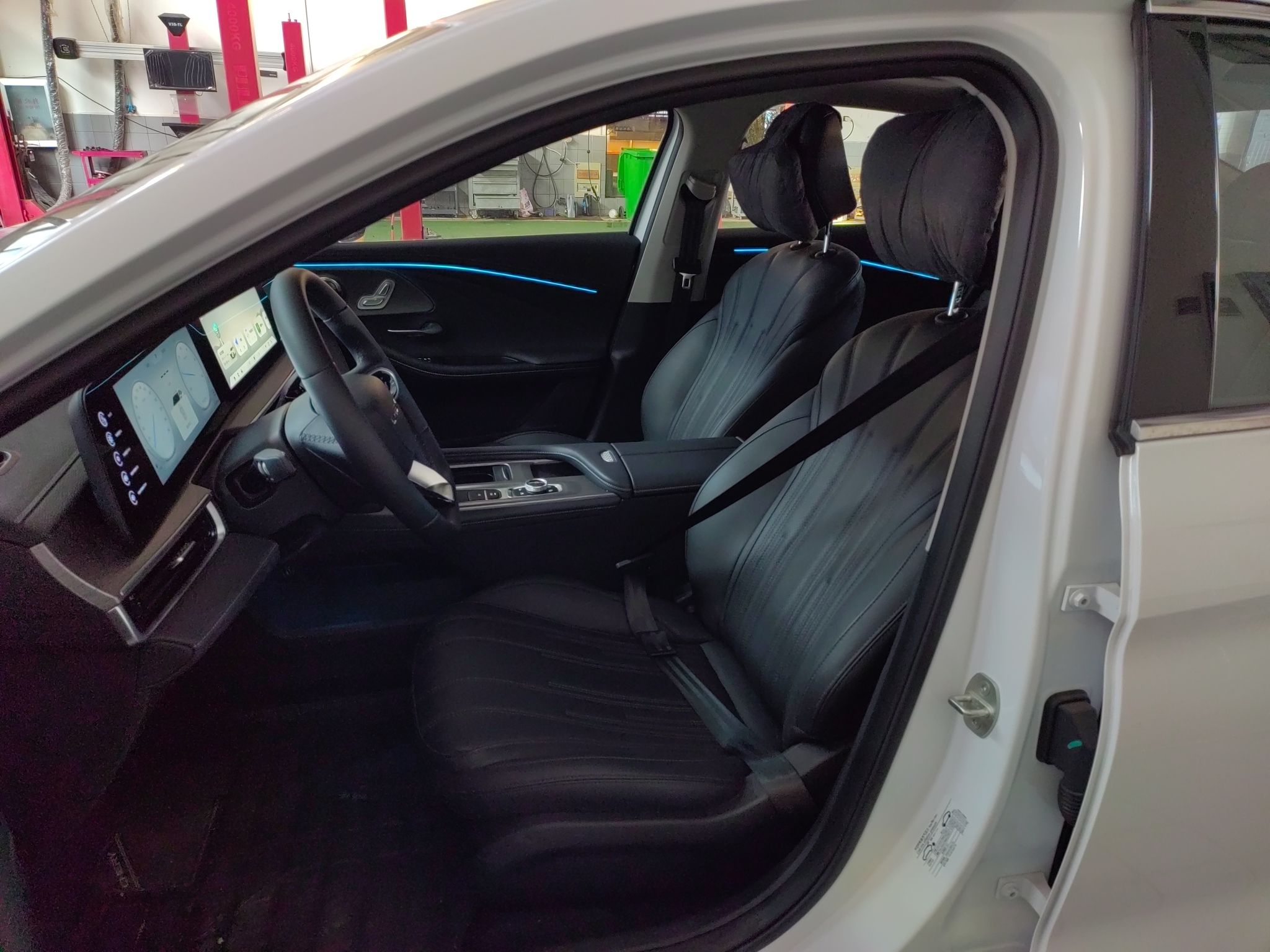 Переднее сиденье в автомобиле