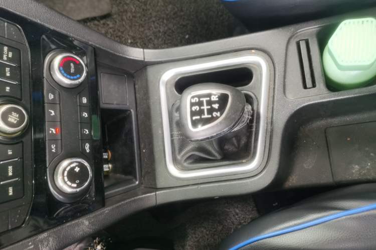 Used BAIC Weiwang M60 2017 1.5L Manual Silver Edition Gear Lever