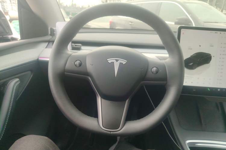 Used Tesla Model Y 2023 Long-Range All-Wheel-Drive Version
