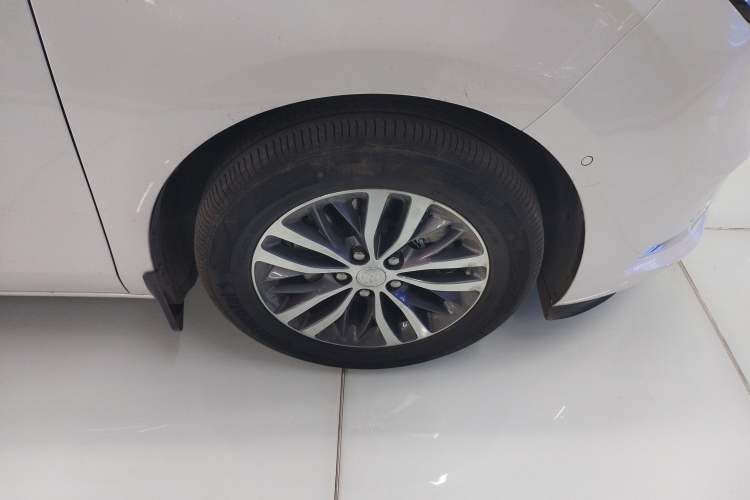 Used Buick GL8 2022 ES Landtrek 653T Luxury Edition Right Front Wheel Hub