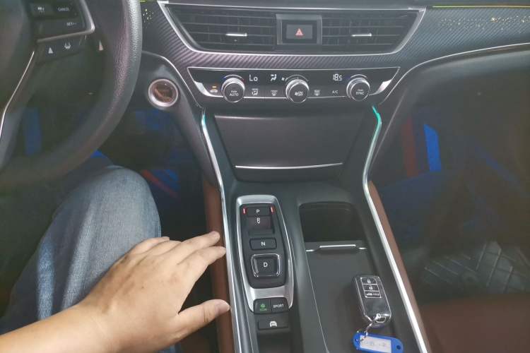 Used Honda Inspire 2022 Rui Hybrid 2.0L Jingzhi Edition Gear Lever