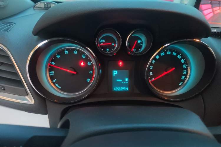 Used Buick Encore 2015 1.4T Automatic Two-Wheel Drive Urban Elite Version Instrument Cluster