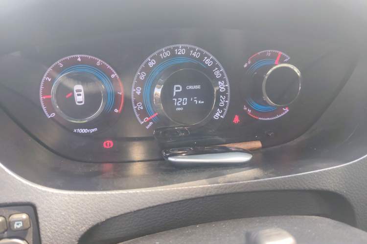 Used Luxgen Great 7 SUV 2015 2.2T Two-Wheel-Drive ZhiZun Version Odometer Close Up