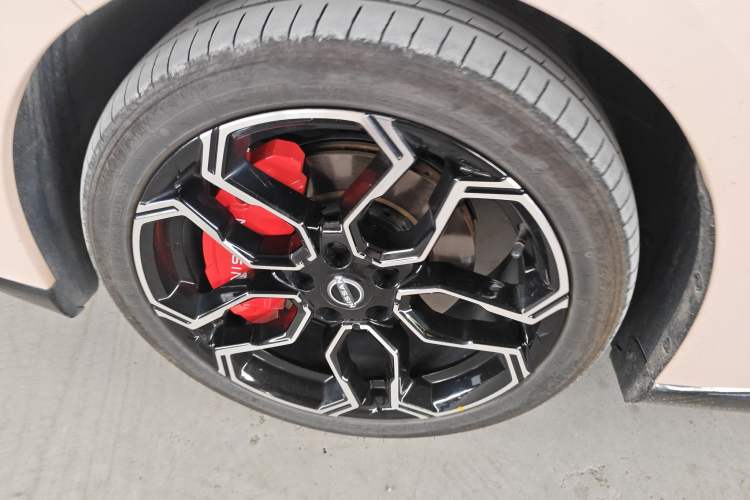 Used Nissan N7 2025 510 Max Exterior 4