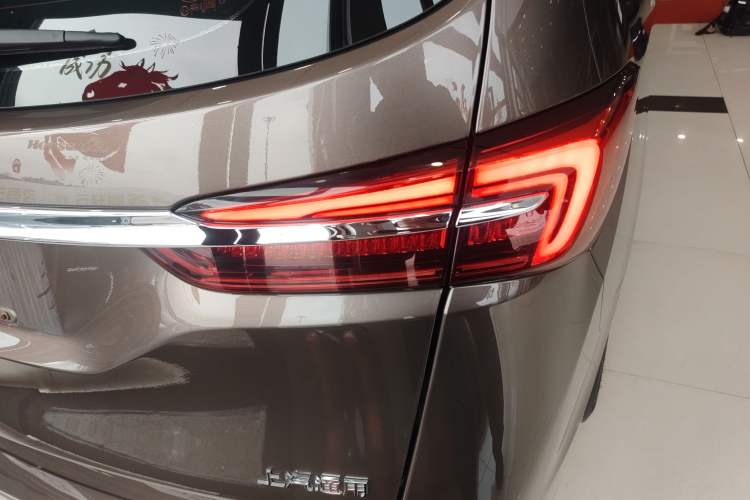 Used Buick GL8 2023 Land Executive Class Comfort Model
