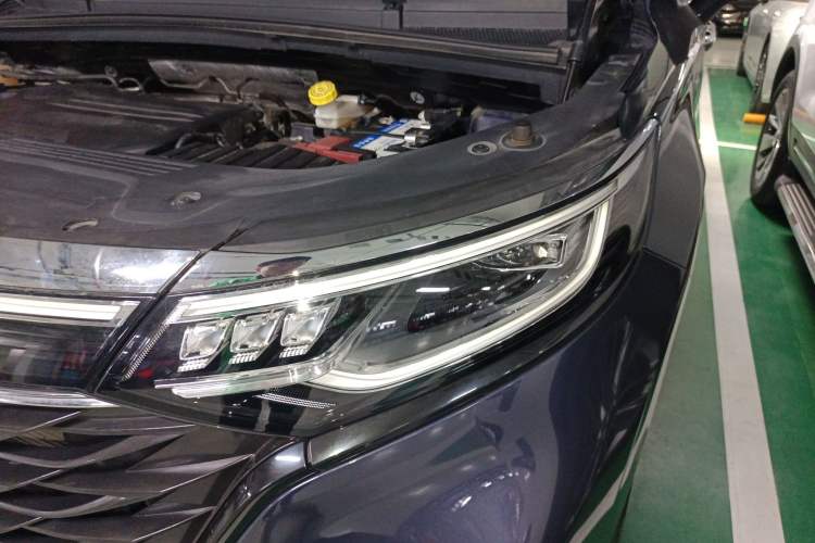 Used Roewe iMAX8 2022 400TGI Celebration Edition
