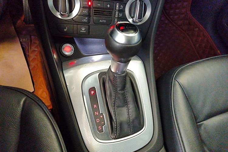 Used Audi Q3 2015 35 TFSI Comfort Model Gear Lever