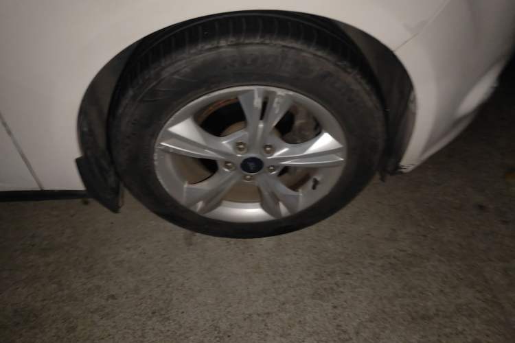 Used Ford Focus 2012 Hatchback 1.6L Automatic Fashion Edition Right Front Wheel Hub