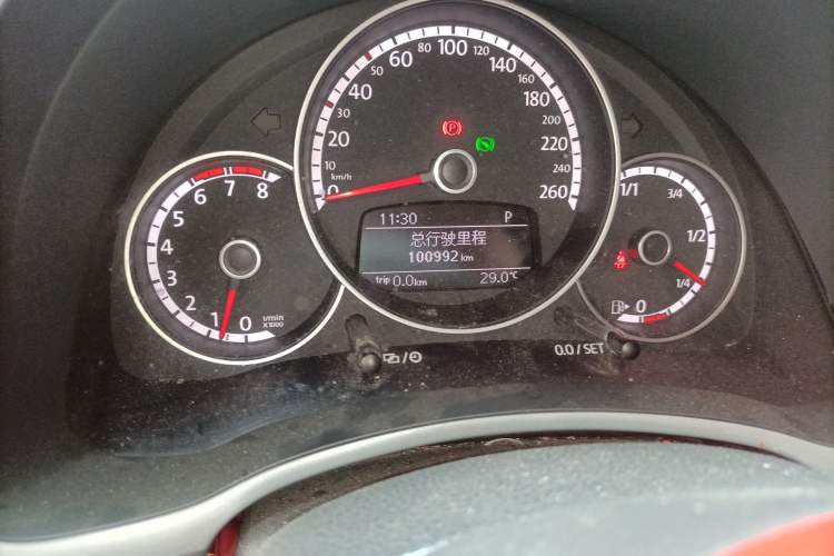 Used Volkswagen Beetle 2014 1.2TSI Fashion Edition Odometer Close Up