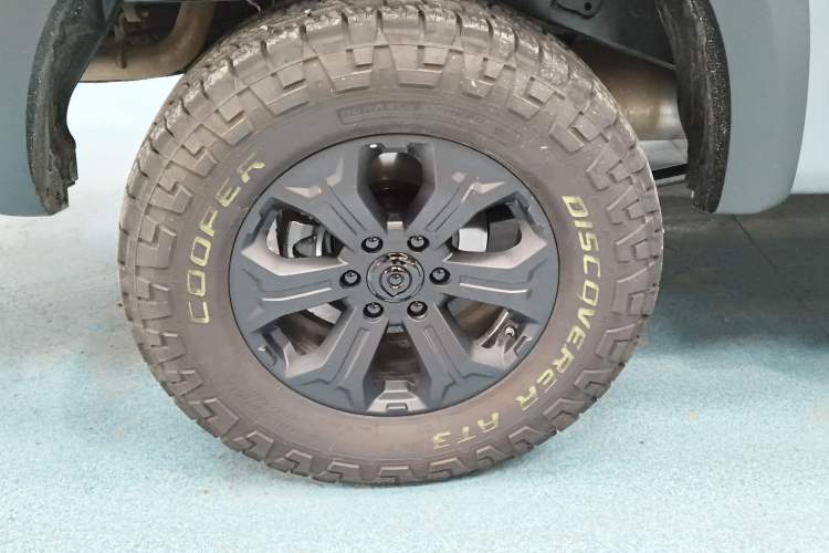 Used Great Wall Poer 2026 Model 2.4T Off-Road Pickup Automatic Diesel Four-Wheel-Drive High-End Version Right Rear Wheel Hub