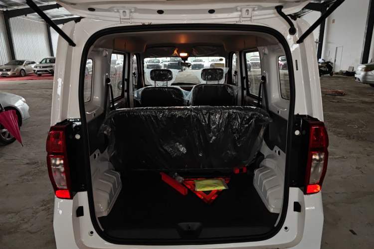 Used Wuling Zhiguang New Energy 2025 Model 305km Ambitious Edition