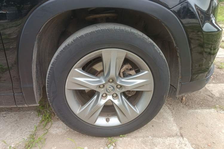 Used Toyota Highlander 2017 2.0T Four-Wheel Drive Luxury Edition 7 Seats Right Front Wheel Hub