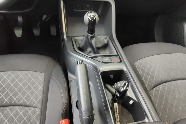 Used Roewe i5 2026 Model 1.5L Manual Comfort Version