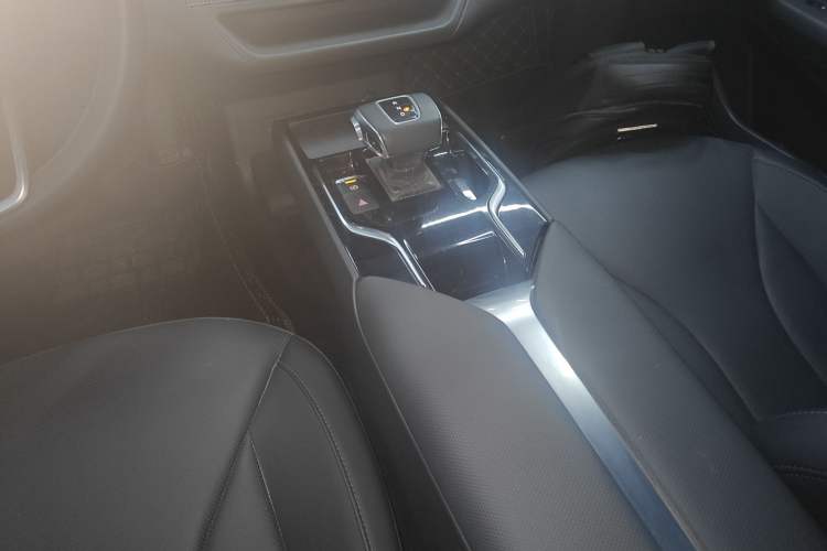 Used Hongqi E-QM5 2022 431 km Charge & Enjoy Edition Gear Lever