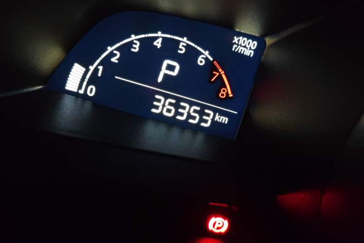 Used Mazda 3 Axela 2017 Sedan 1.5L Automatic Luxury Model Emission Standard China V Odometer Close Up