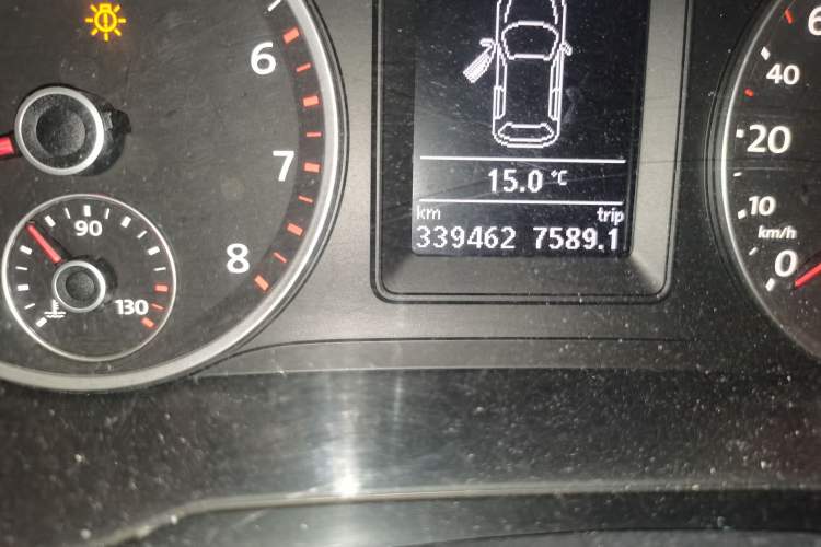 Used Volkswagen Tiguan 2009 2.0 TSI Luxury Edition Odometer Close Up