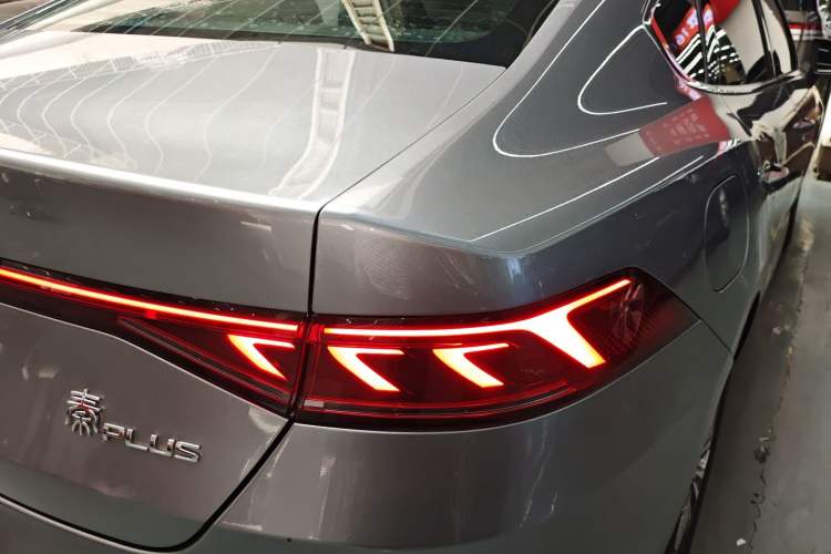 Used BYD Qin PLUS 2021 DM-i 55KM Flagship Model Right Rear Taillight