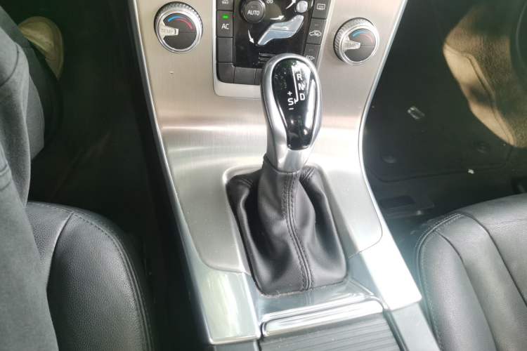 Used Volvo S60 2018 S60L T3 Smart Progress Edition Gear Lever