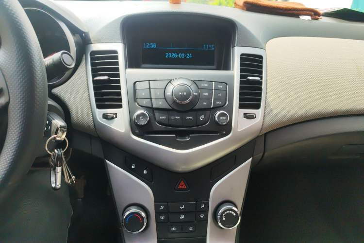 Used Chevrolet Cruze 2012 1.6L SE MT Audio And AC Panel