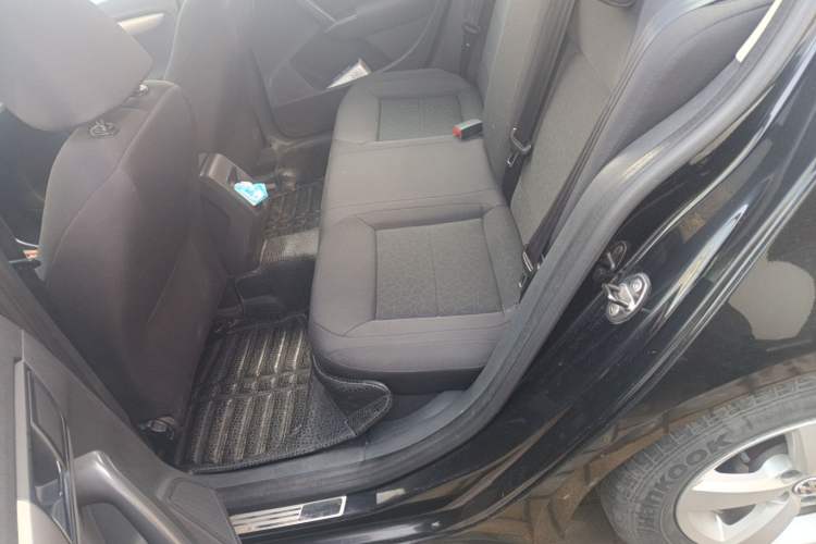 Used Volkswagen Lavida 2013 Revised Classic 1.6L Automatic Fashion Edition
