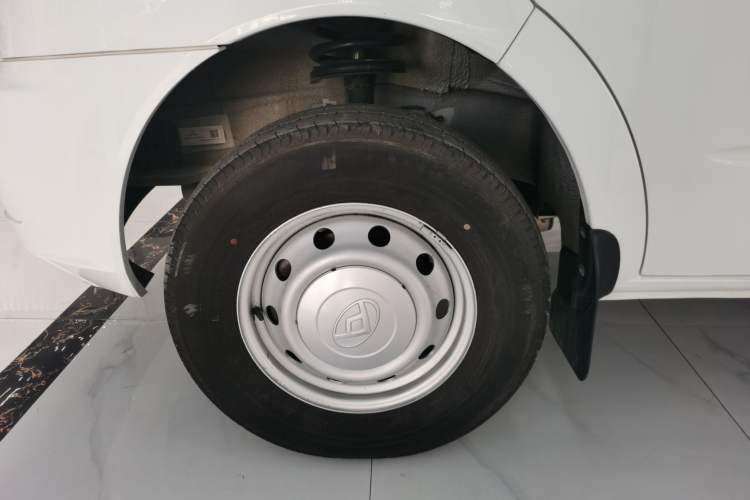 Used SAIC MAXUS Xintu V80 2021 2.0T AMT Classic Aoyuntong Short Wheelbase Mid-Roof 5/6-Seater