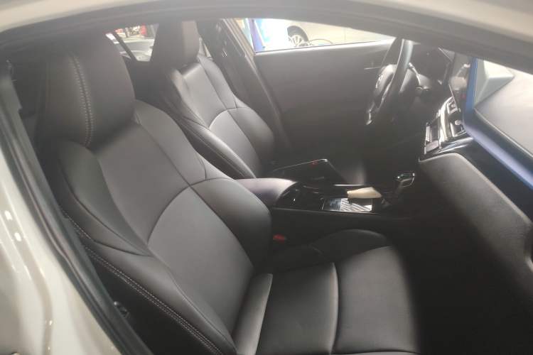 Used Toyota C-HR 2018 2.0L Leading with Sunroof China VI Standard
