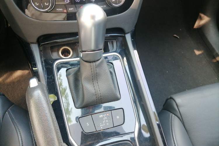 Used Peugeot 508 2013 2.0L 2nd Anniversary Edition Automatic Smart Enjoyment Version
