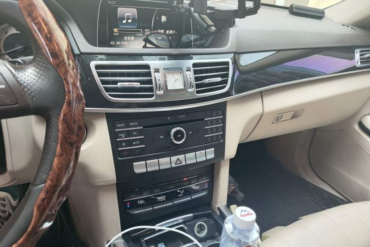 Used Mercedes-Benz E-Class 2015 Restyled E 260 L Sport Edition Audio And AC Panel