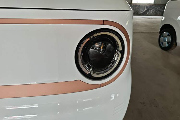 Used Geely Galaxy Panda 2024 Panda Mini 200km Endurance Bear Left Front Headlight