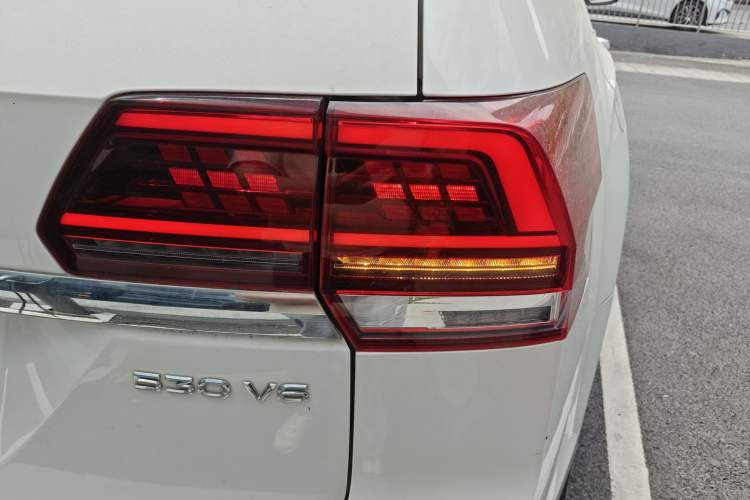 Used Volkswagen Teramont 2017 530 V6 Four-Wheel Drive Luxury Edition Right Rear Taillight